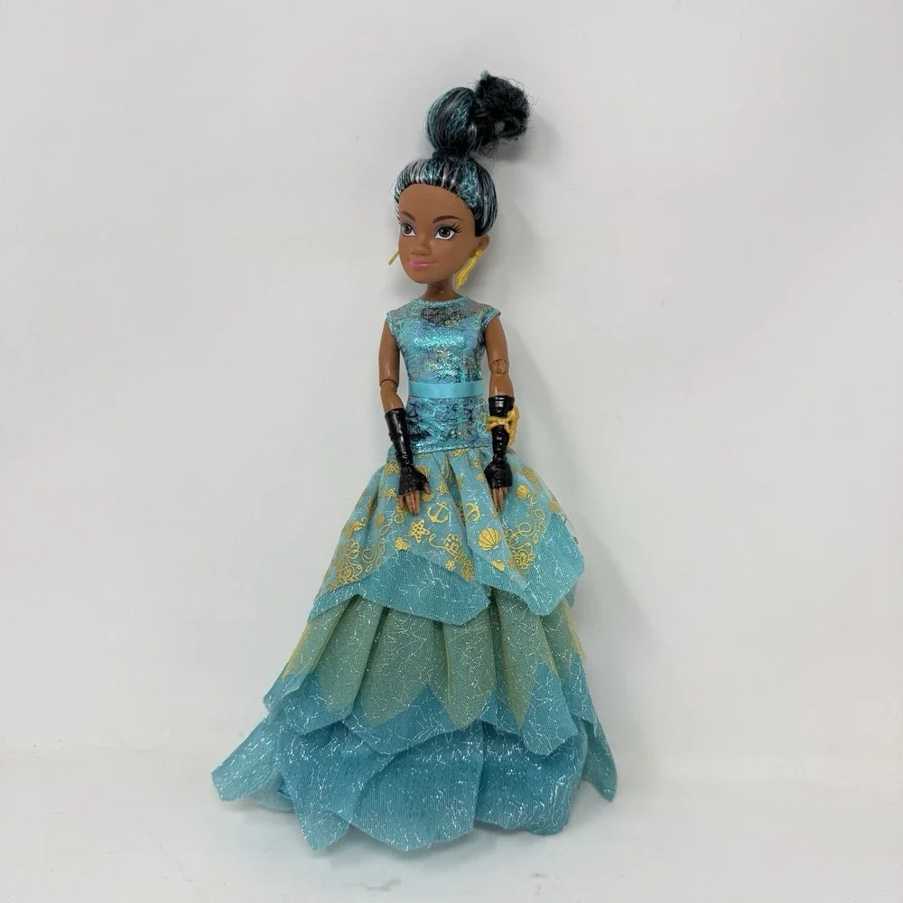 Hasbro Disney Descendants 2 Isle Of The Lost Royal Yacht Ball Uma Doll Shoes